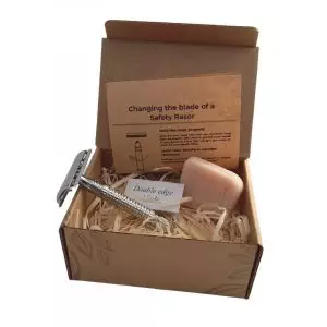 The Restore Safety Razor starter set with 1 blade and mini shaving soap (2)