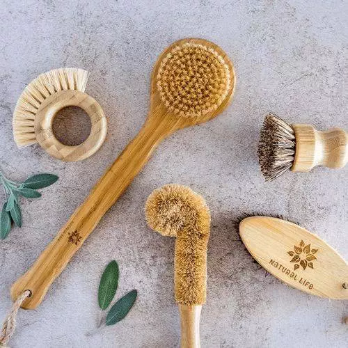 https://holisteeqcozaaaec2.zapwp.com/q:intelligent/r:0/wp:1/w:1/u:https://holisteeq.co.za/wp-content/uploads/2022/09/Natural-Life-products-Zero-waste-bamboo-cleaning-brushes-stockist-south-africa.jpg